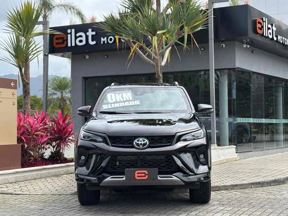 TOYOTA HILUX SW4 2.8 D-4D TURBO DIESEL SRX PLATINUM 7L 4X4 AUTOMÁTICO